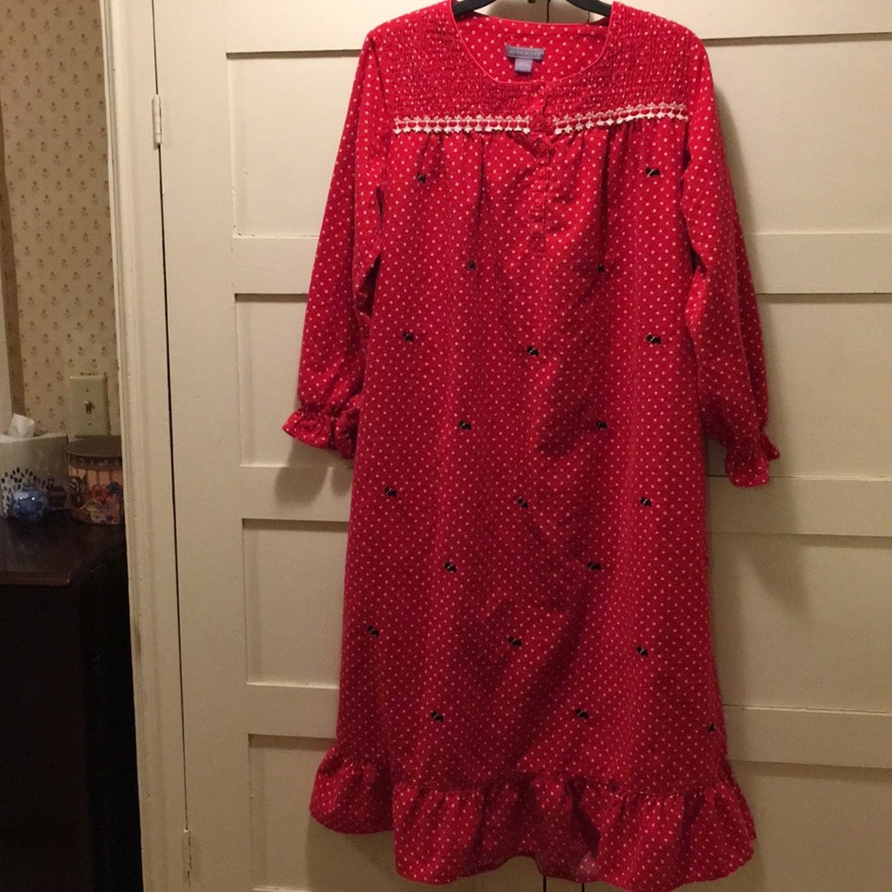 Laura Scott flannel nightgown